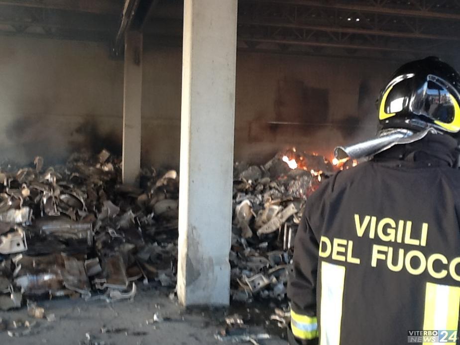 Vasto incendio alla ceramica Azzurra